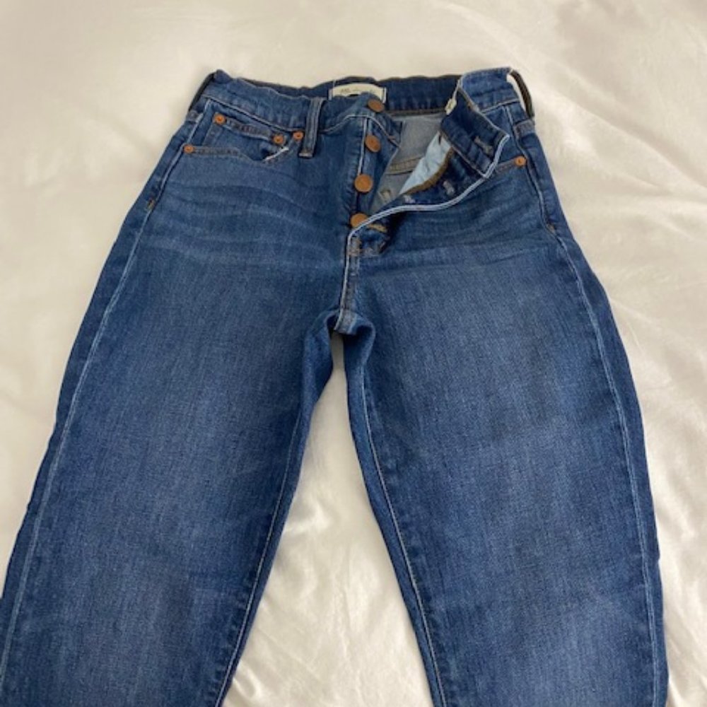 WORN TWICE! Madewell Butterfly button, straight leg